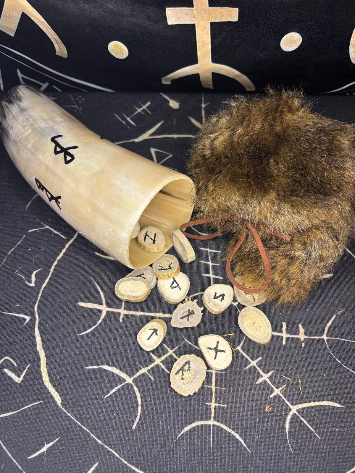 Eikþyrnir's Horn Rune Set